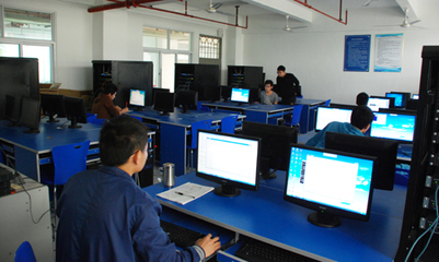 信息工程學院計算機網絡實訓室 專業(yè)技術服務賦能實踐教學與創(chuàng)新